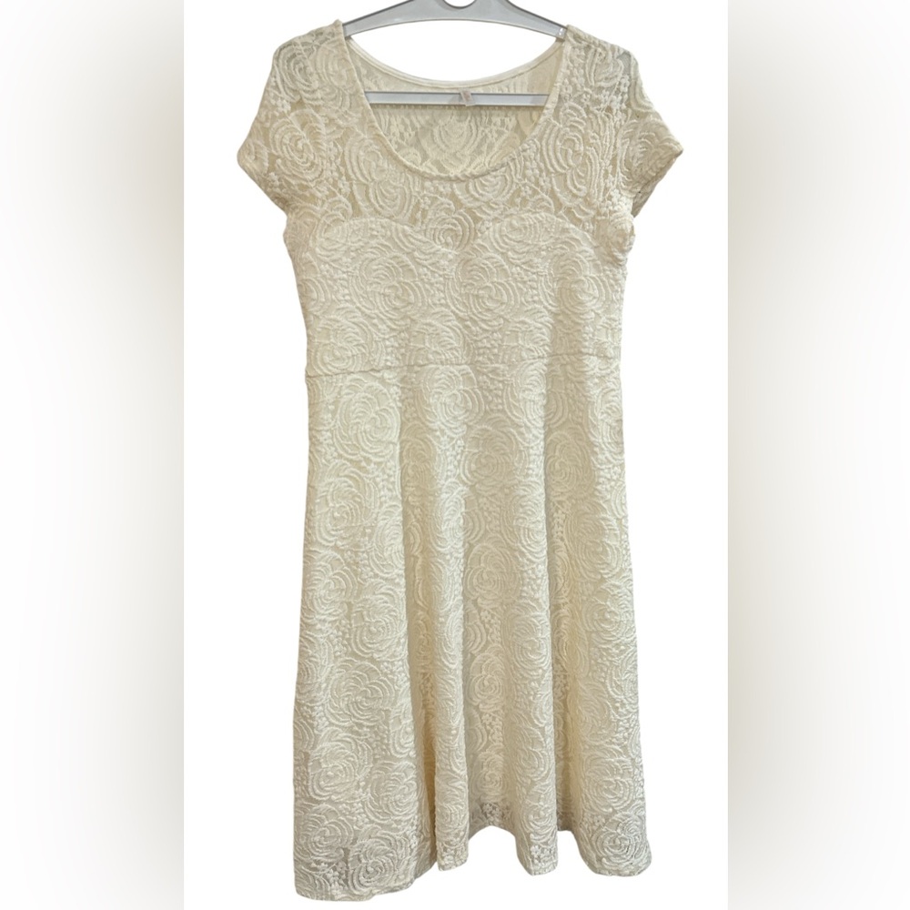 Pink Blush Maternity Wear Elegant Cream Lace Dress, size small. EUC